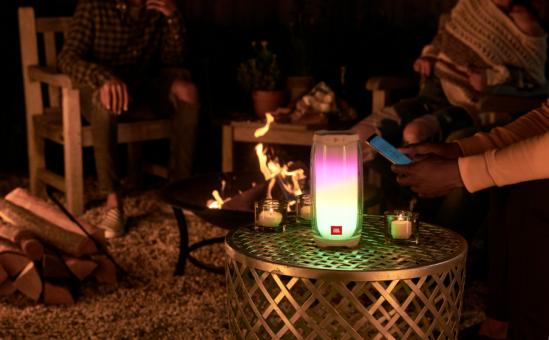 JBL Pulse 4 - a speaker with sound visualization