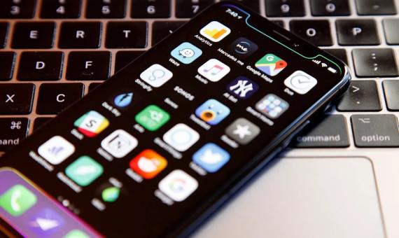 Voice input of five hyphens in iOS 12 "kills" Iphone